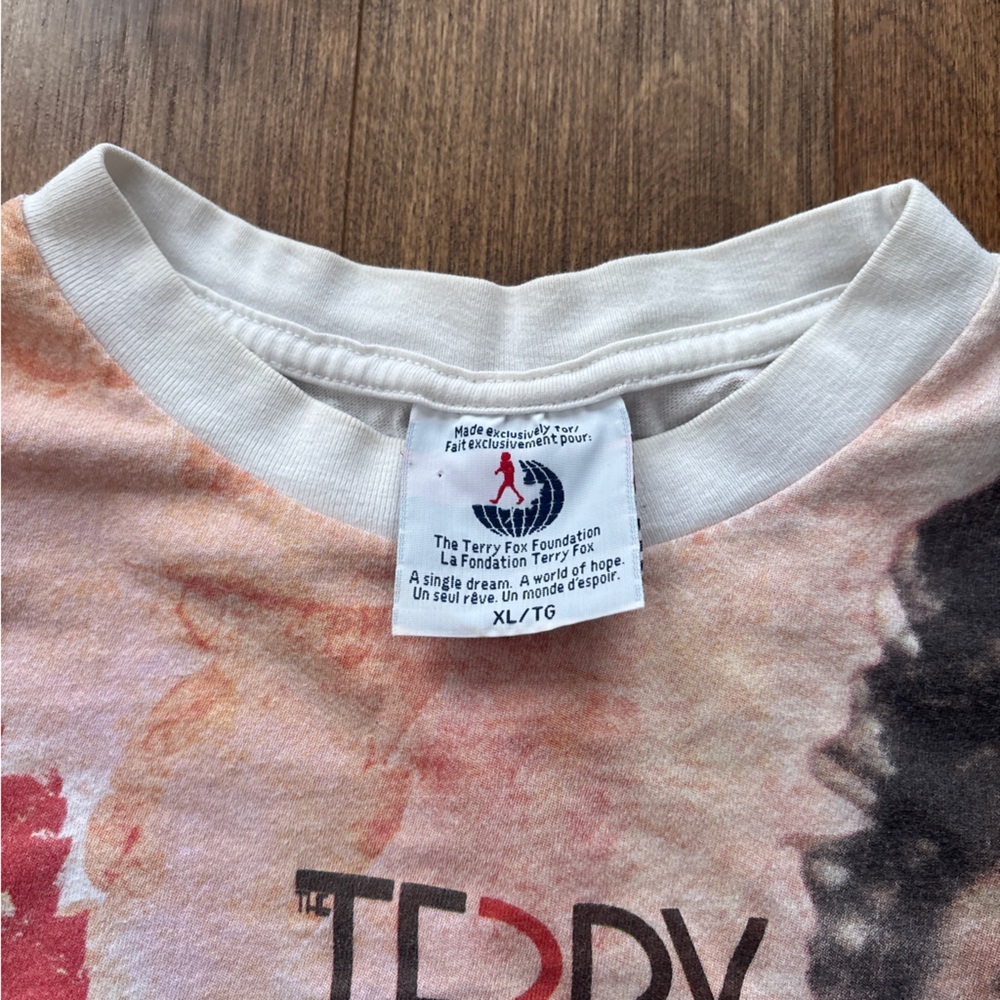 Vintage 2005 Terry Fox 25th Anniversary all over print graphic tee - Picture 3 of 10